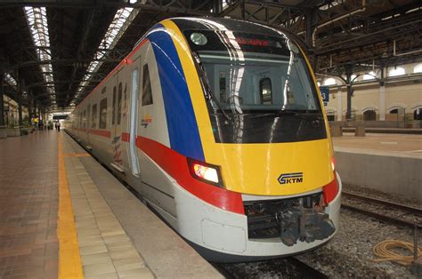 ‎Komuter .